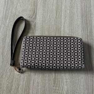 NWOT … Patterned Wristlet Wallet